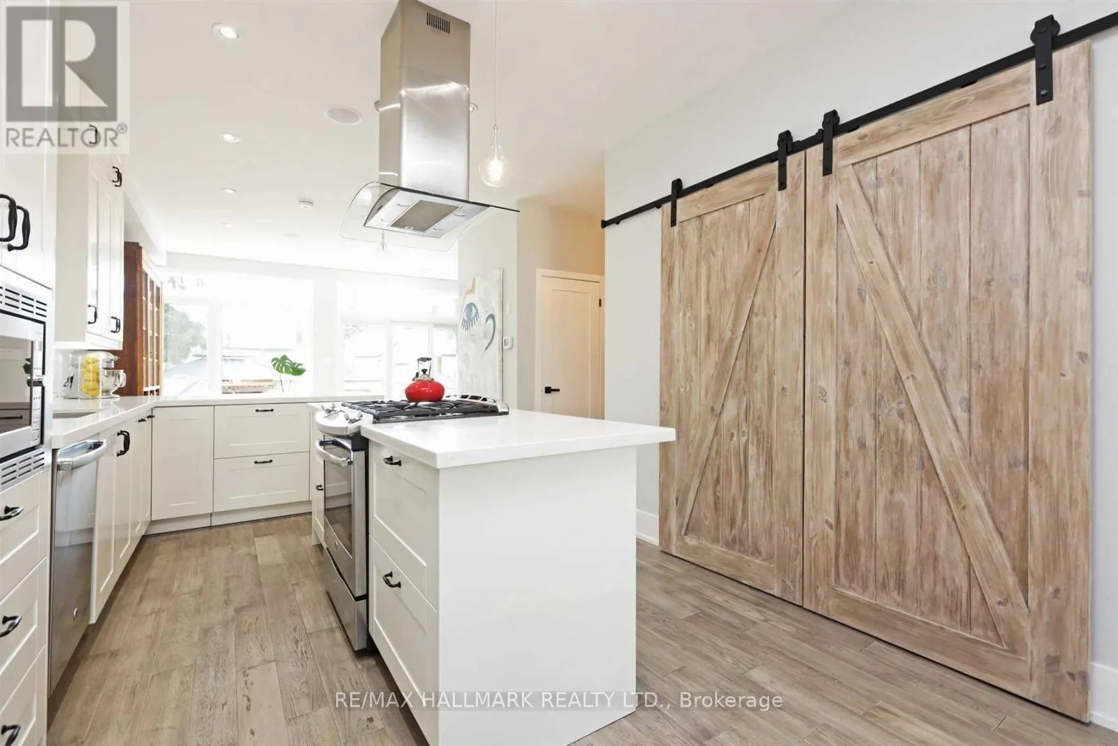 Photo 4 of 19 Gatwick Avenue, Toronto, Woodbine-Lumsden — HOMEH