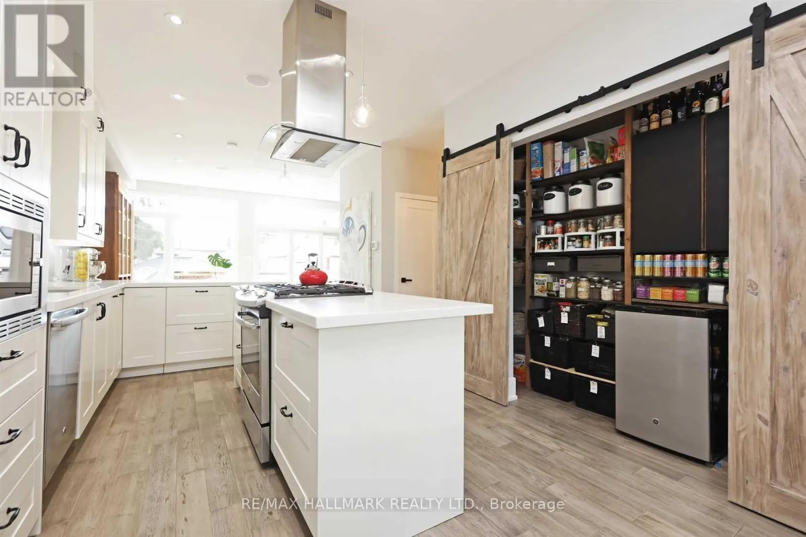 Photo 5 of 19 Gatwick Avenue, Toronto, Woodbine-Lumsden — HOMEH