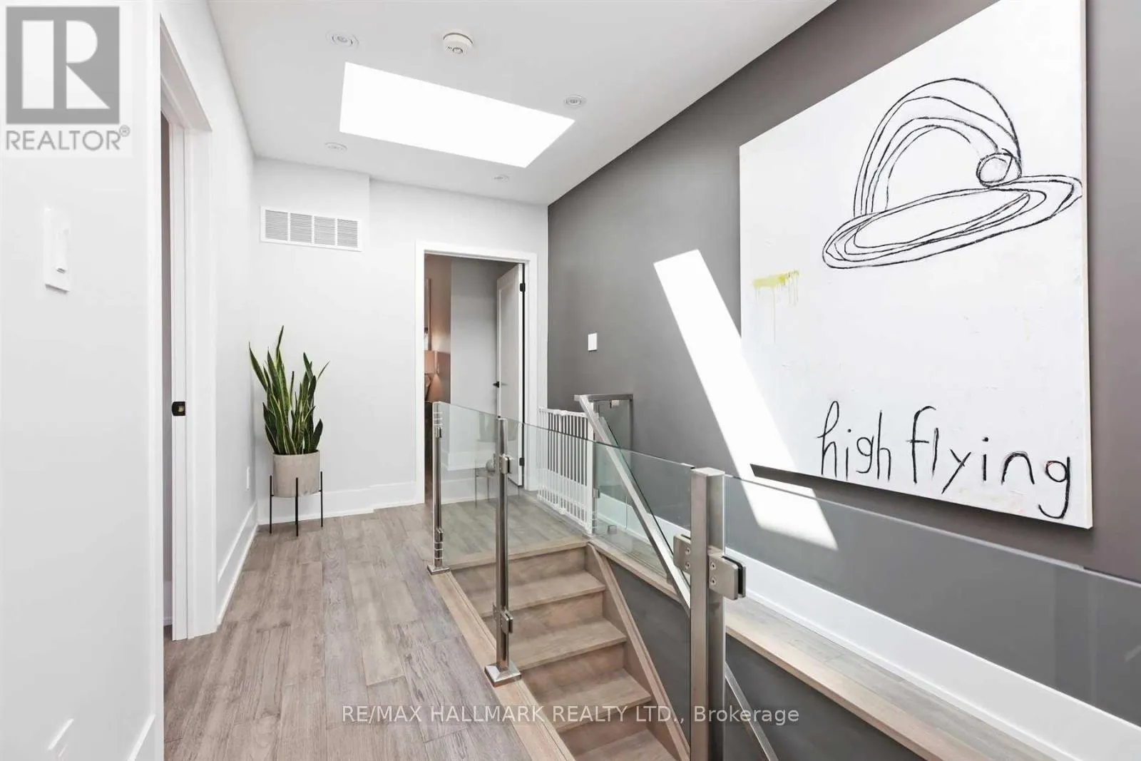 Photo 8 of 19 Gatwick Avenue, Toronto, Woodbine-Lumsden — HOMEH