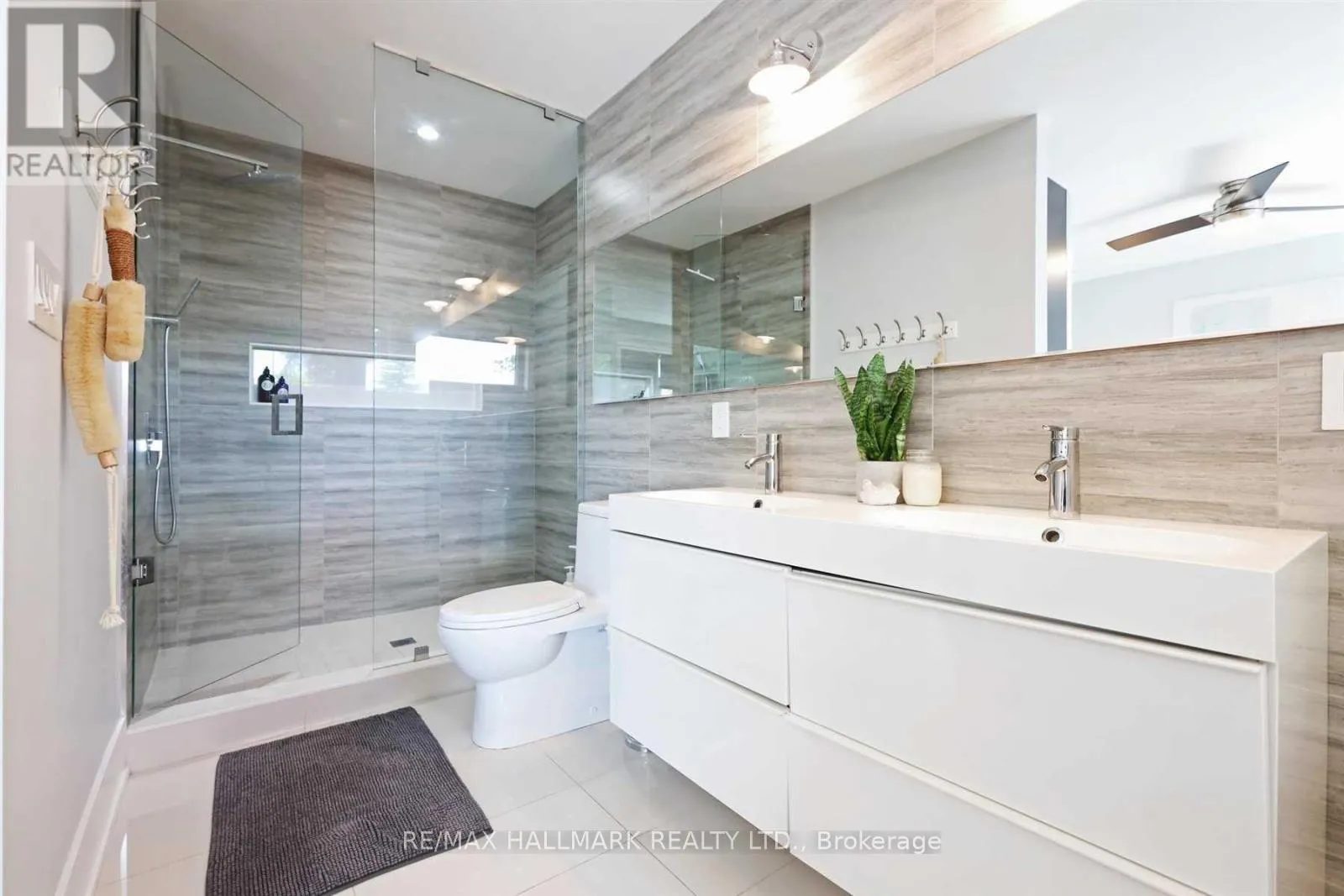 Photo 11 of 19 Gatwick Avenue, Toronto, Woodbine-Lumsden — HOMEH