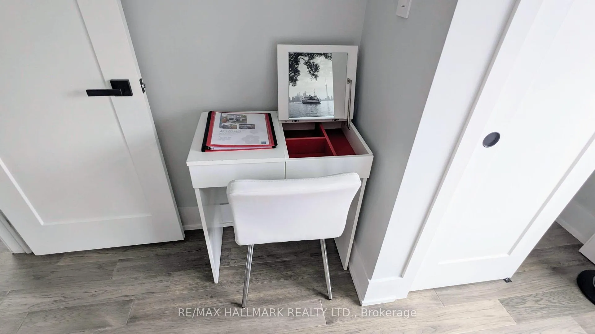 Photo 17 of 19 Gatwick Avenue, Toronto, Woodbine-Lumsden — HOMEH