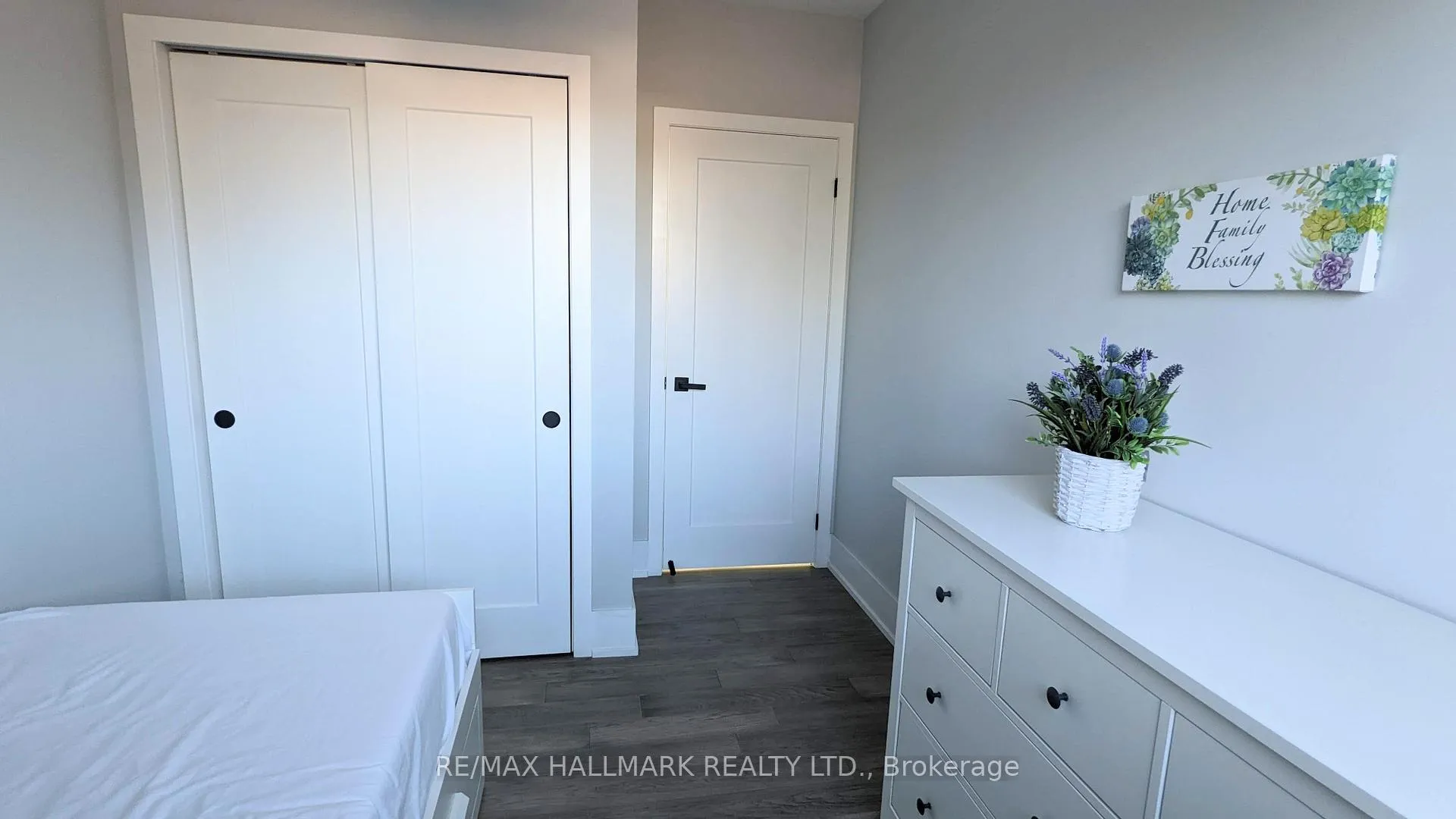 Photo 21 of 19 Gatwick Avenue, Toronto, Woodbine-Lumsden — HOMEH