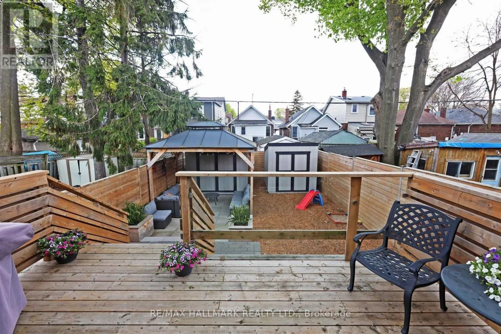 Photo 24 of 19 Gatwick Avenue, Toronto, Woodbine-Lumsden — HOMEH