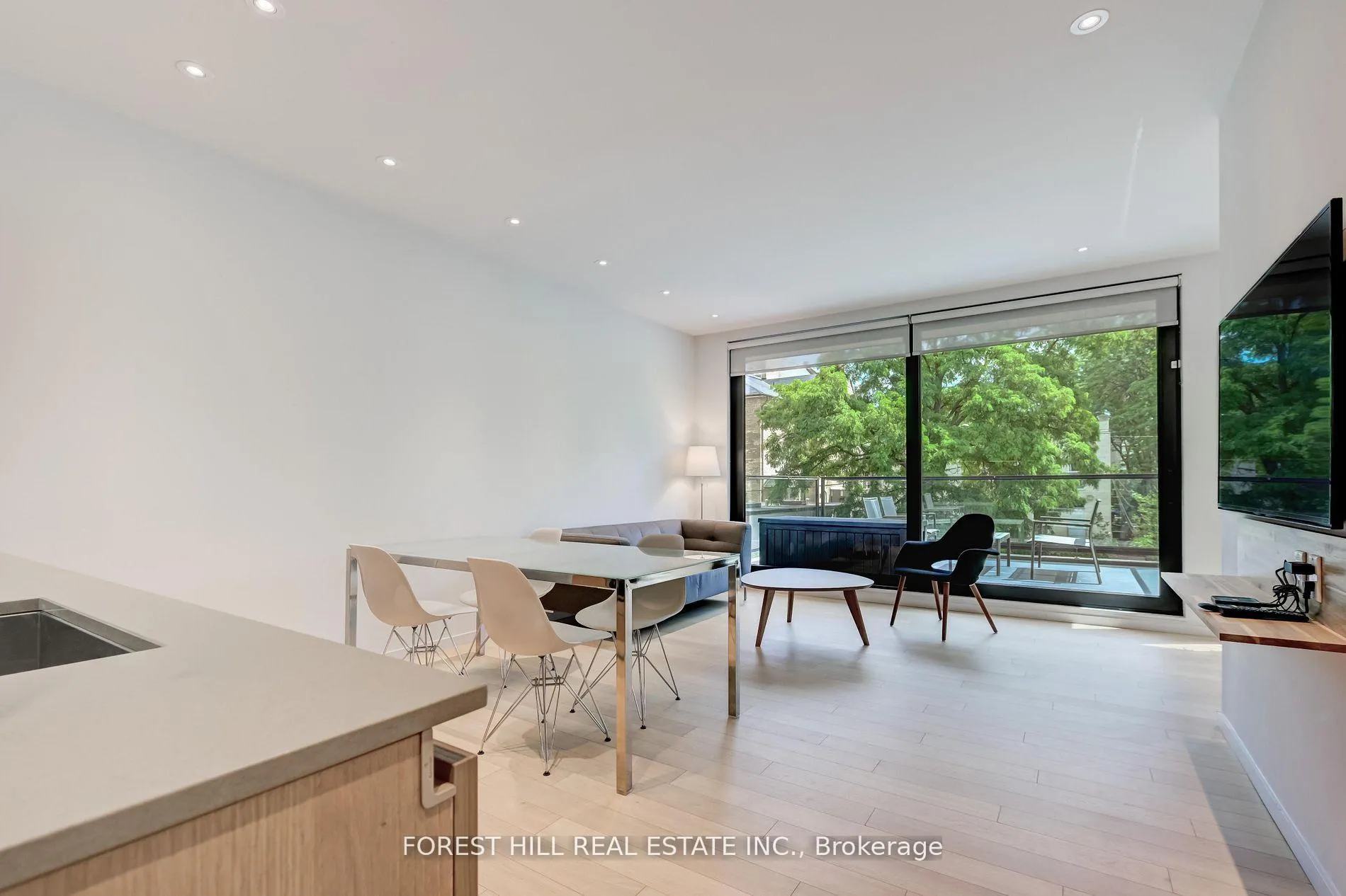 Photo 2 of Unit 4, 117 Robert Street, Toronto, University — HOMEH