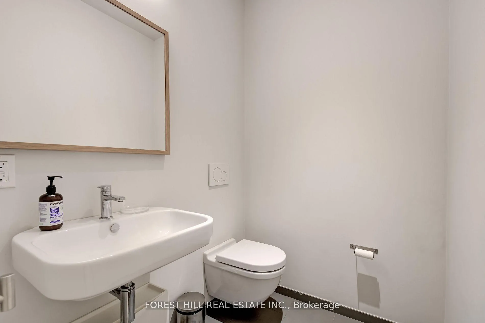 Photo 5 of Unit 4, 117 Robert Street, Toronto, University — HOMEH