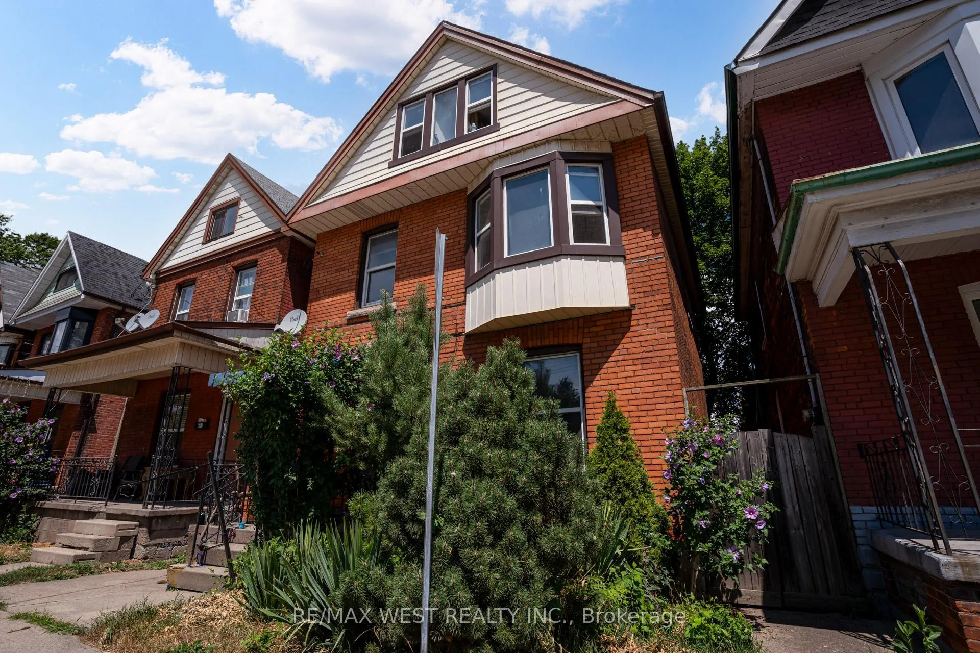 Photo 2 of 673 Wilson Street, Hamilton, Hamilton Beach — HOMEH
