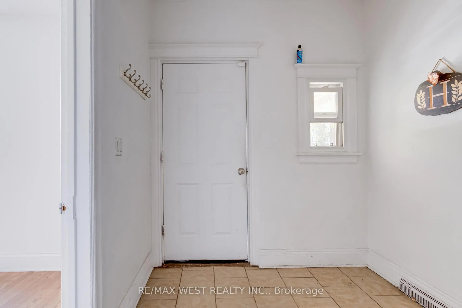 Photo 6 of 673 Wilson Street, Hamilton, Hamilton Beach — HOMEH