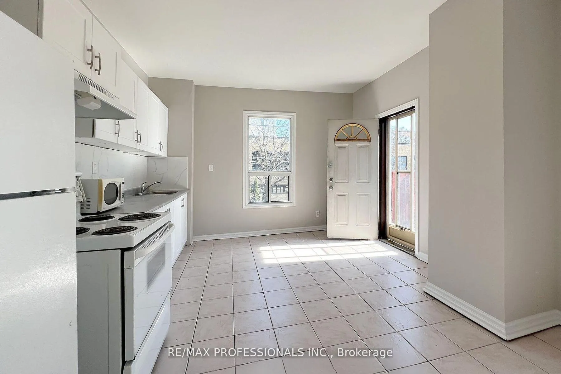 Front of Unit Upper, 345 Dundas Street E