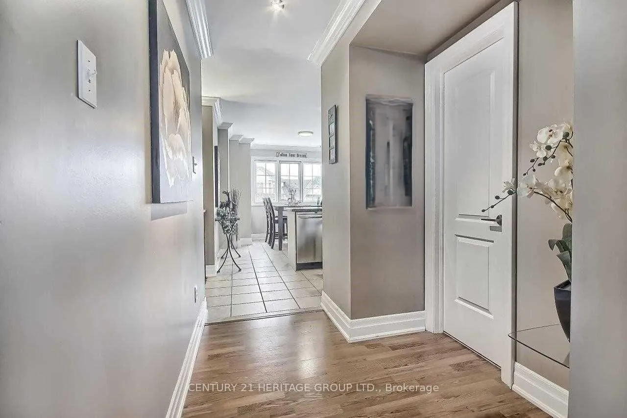 Photo 3 of 17 Stiles Avenue, Aurora, Bayview Wellington — HOMEH