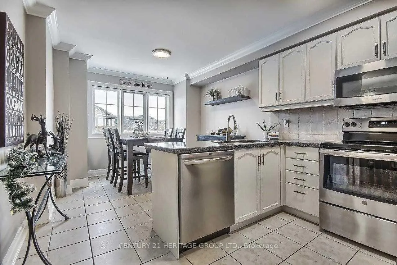 Photo 4 of 17 Stiles Avenue, Aurora, Bayview Wellington — HOMEH