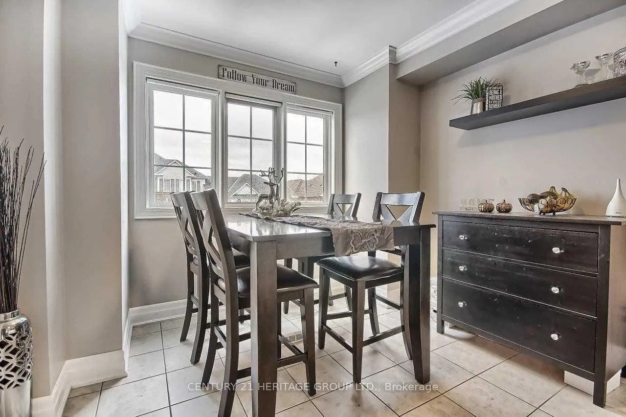 Photo 6 of 17 Stiles Avenue, Aurora, Bayview Wellington — HOMEH