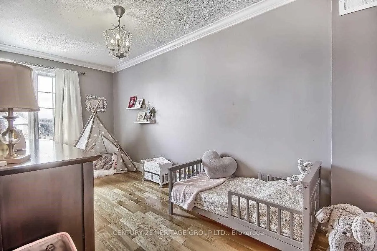 Photo 8 of 17 Stiles Avenue, Aurora, Bayview Wellington — HOMEH