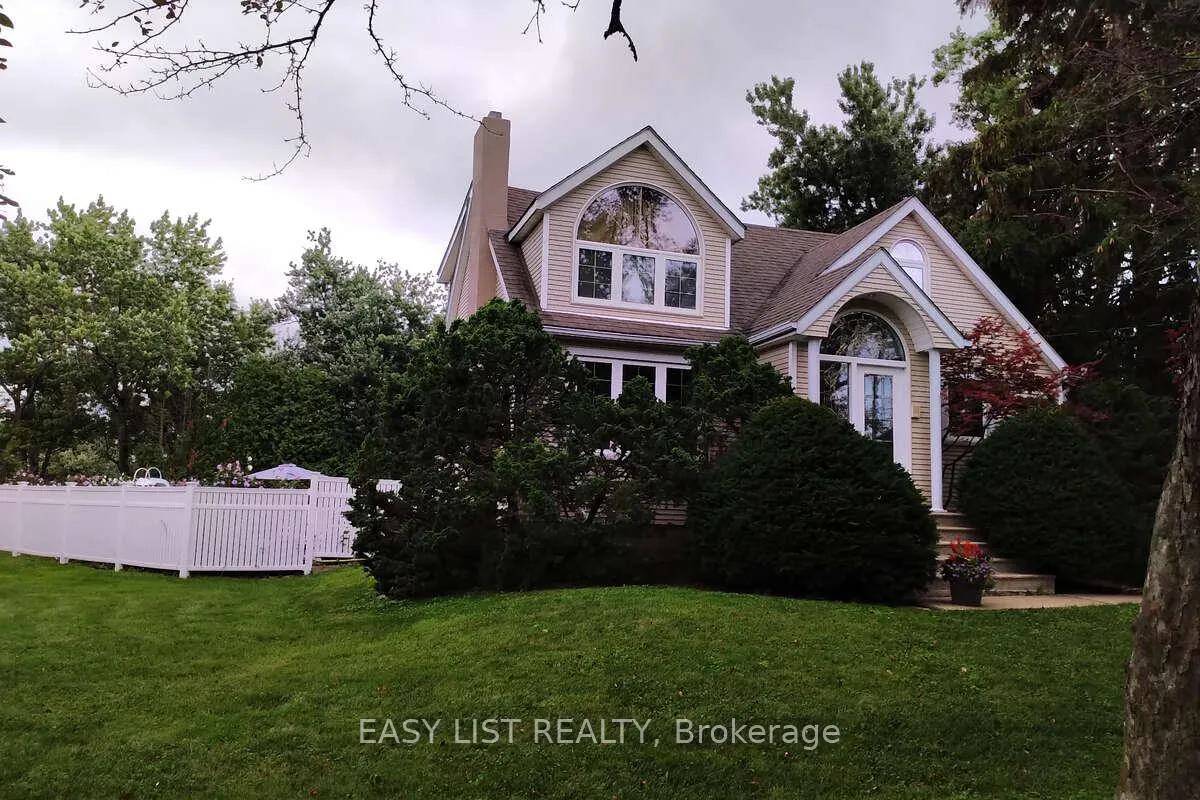 Photo 3 of 3926 Roseland Drive W, Windsor — HOMEH