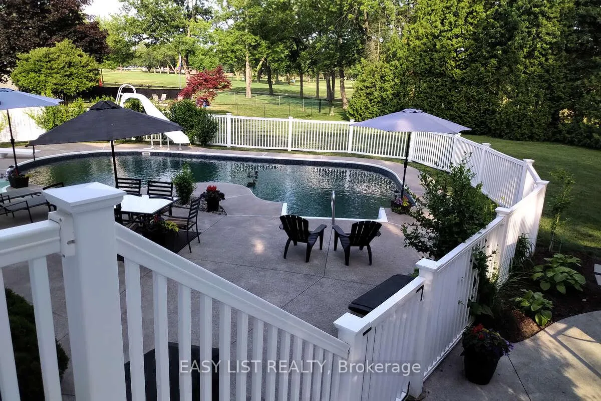 Photo 6 of 3926 Roseland Drive W, Windsor — HOMEH