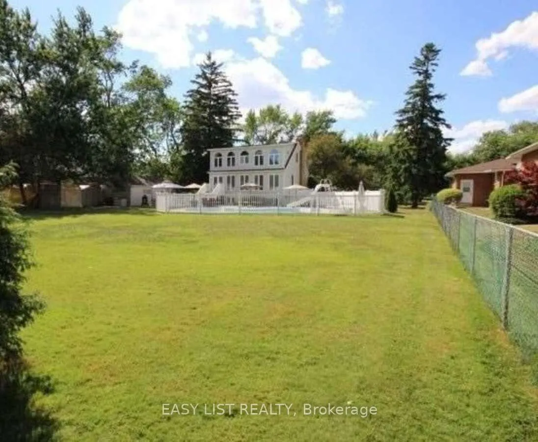 Photo 8 of 3926 Roseland Drive W, Windsor — HOMEH
