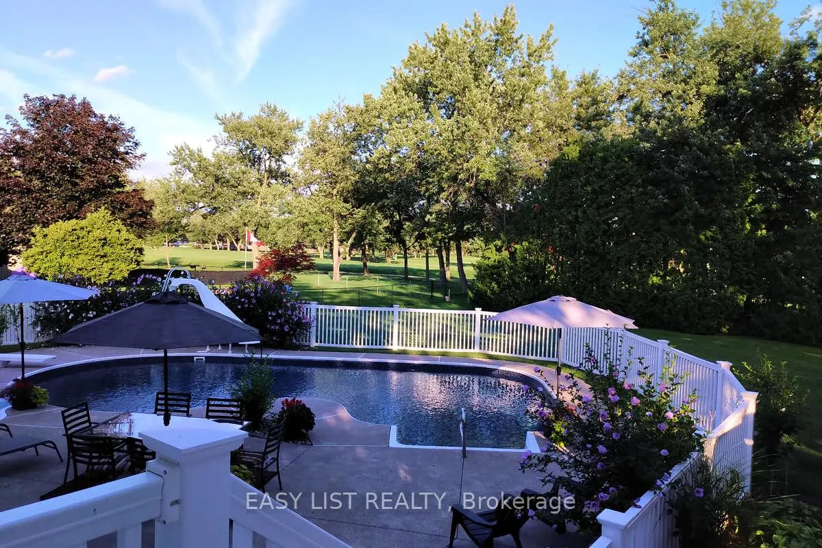 Photo 9 of 3926 Roseland Drive W, Windsor — HOMEH