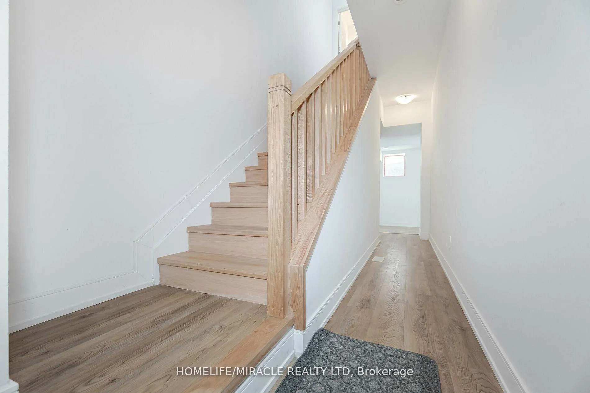 Photo 6 of 40 Desiree Place, Caledon, Bolton West — HOMEH