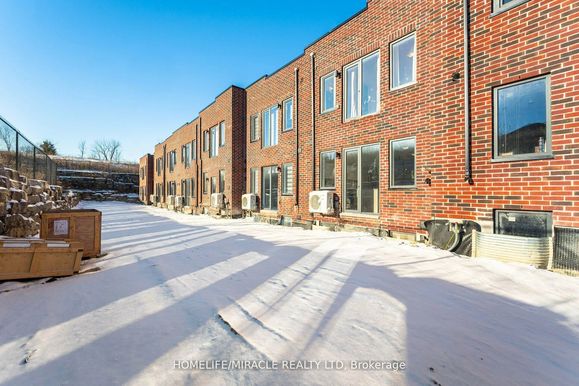 Photo 27 of 40 Desiree Place, Caledon, Bolton West — HOMEH