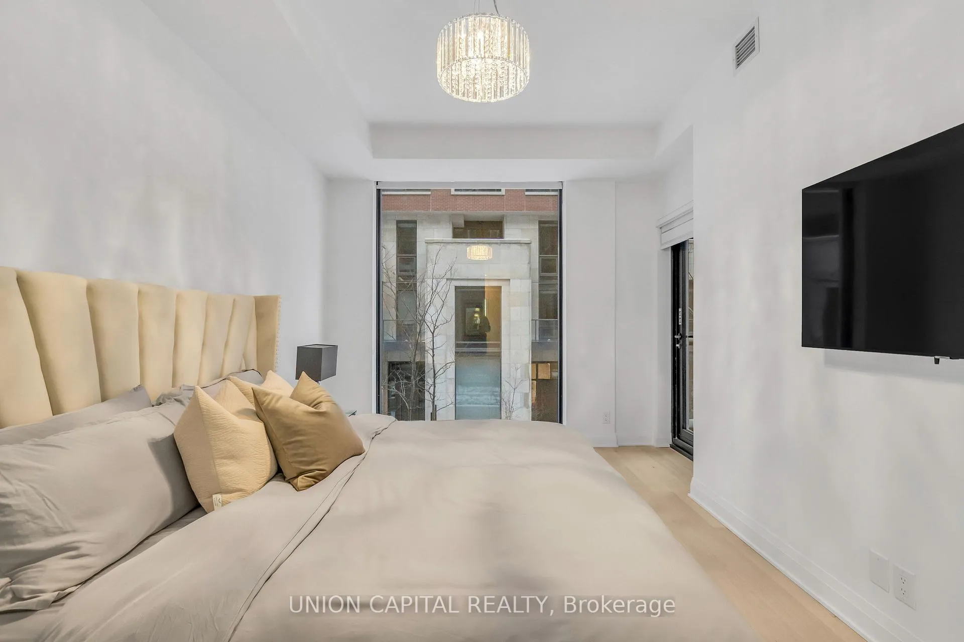 Photo 6 of Unit TH05, 33 Fredrick Todd Way, Toronto, Thorncliffe Park — HOMEH
