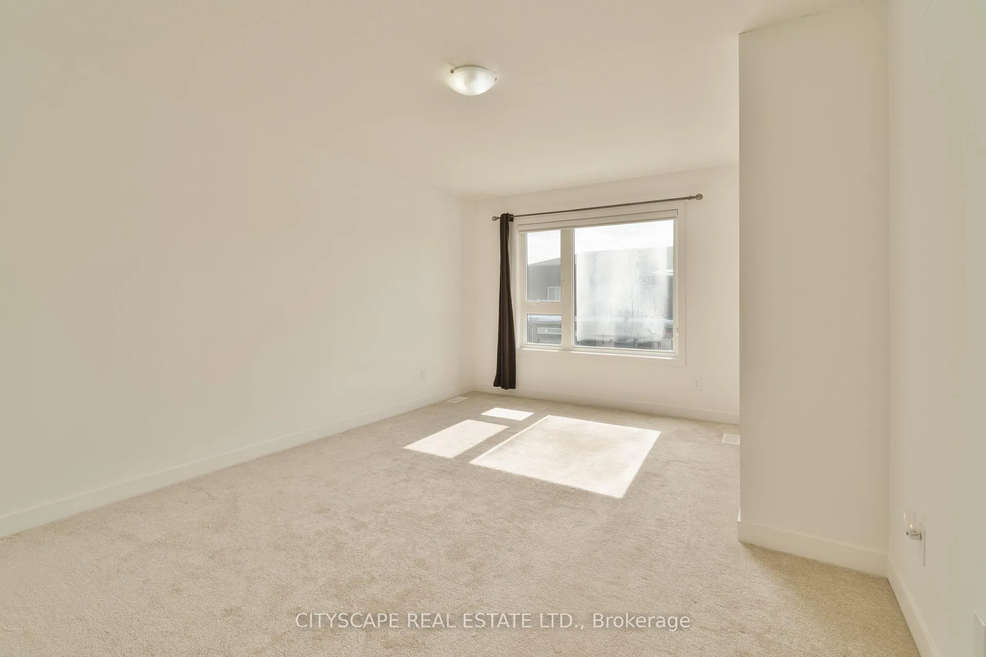 Photo 11 of 77 Pony Way, Kitchener — HOMEH