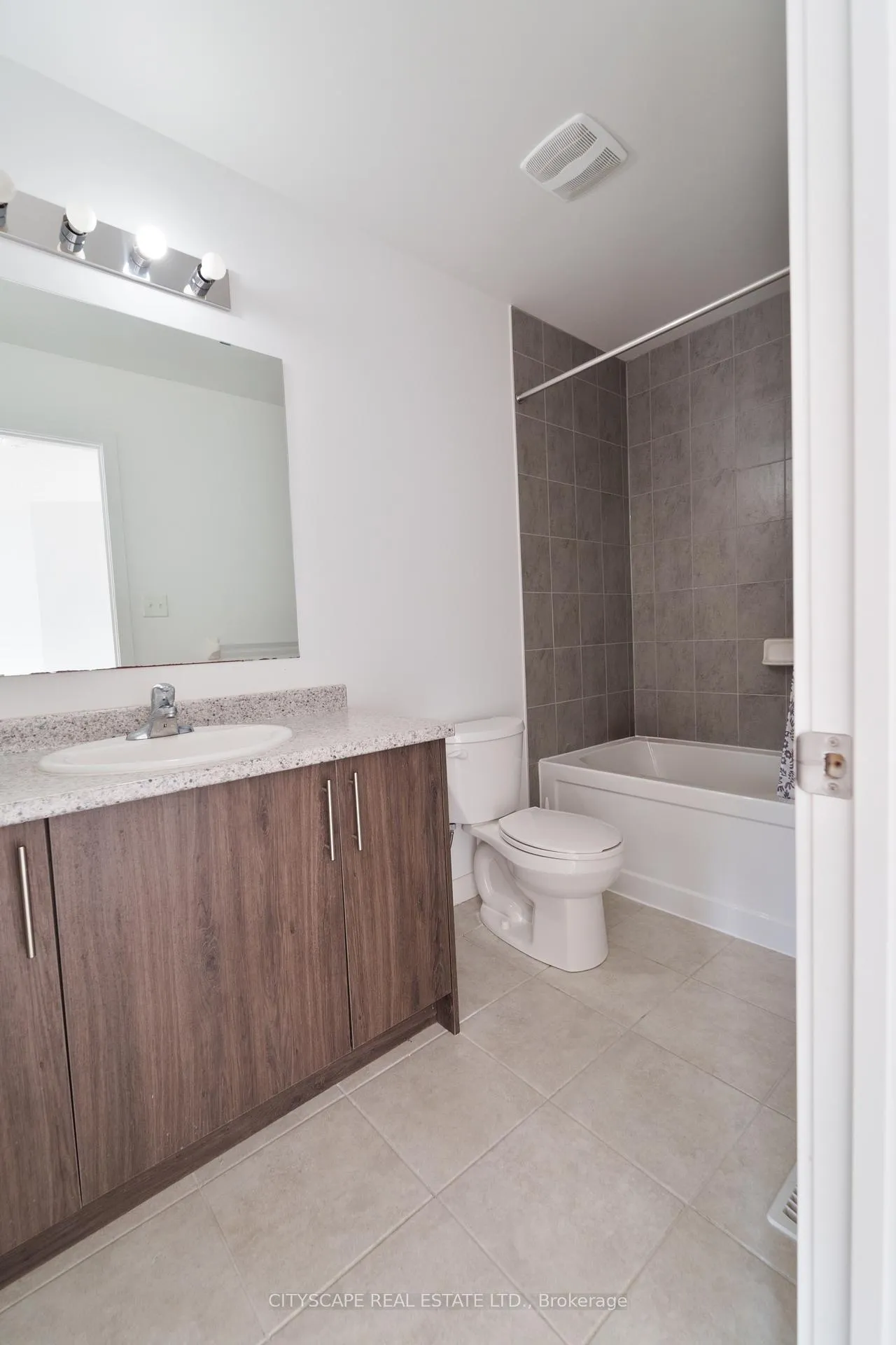 Photo 12 of 77 Pony Way, Kitchener — HOMEH