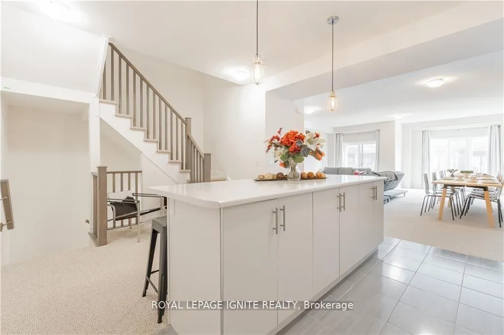 Photo 2 of 9 Ridgeside Lane, Hamilton, Waterdown — HOMEH