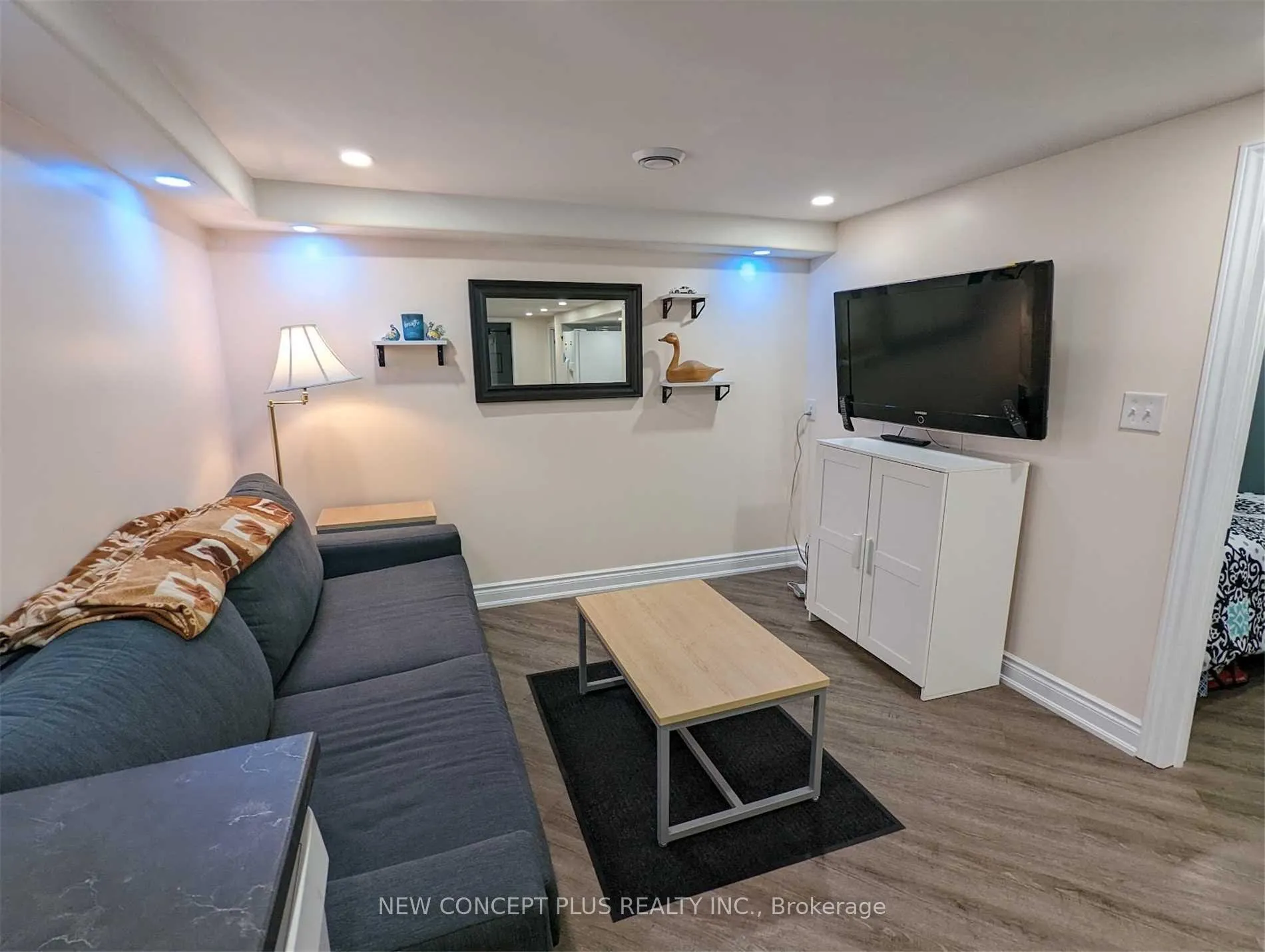 Photo 3 of Unit Lower, 320 Weir Street N, Hamilton, Homeside — HOMEH