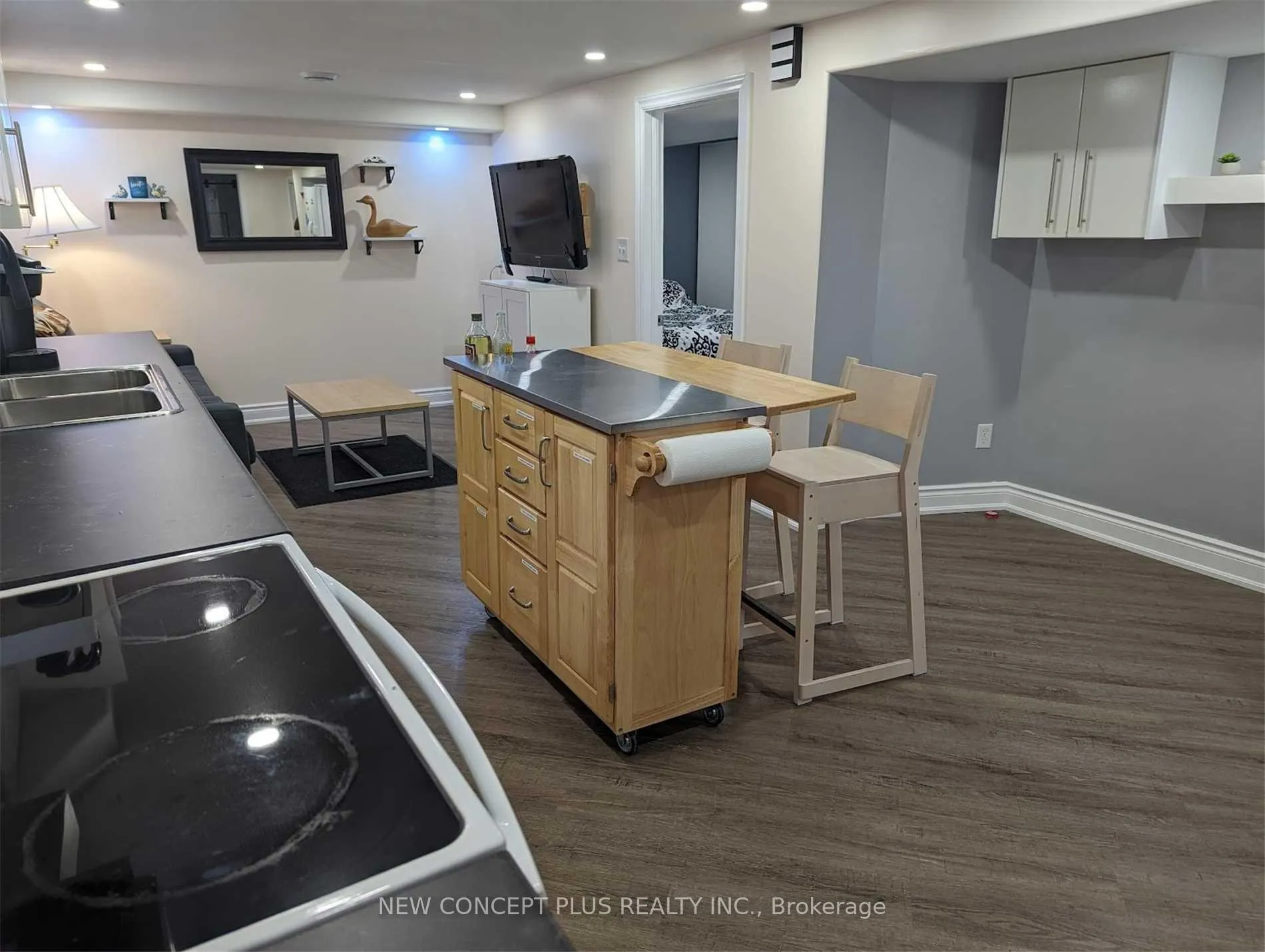 Photo 5 of Unit Lower, 320 Weir Street N, Hamilton, Homeside — HOMEH