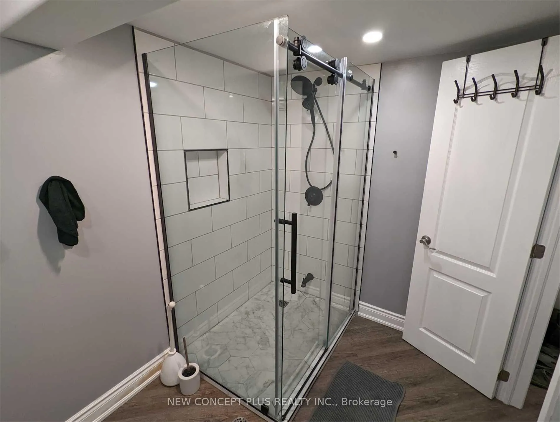 Photo 10 of Unit Lower, 320 Weir Street N, Hamilton, Homeside — HOMEH