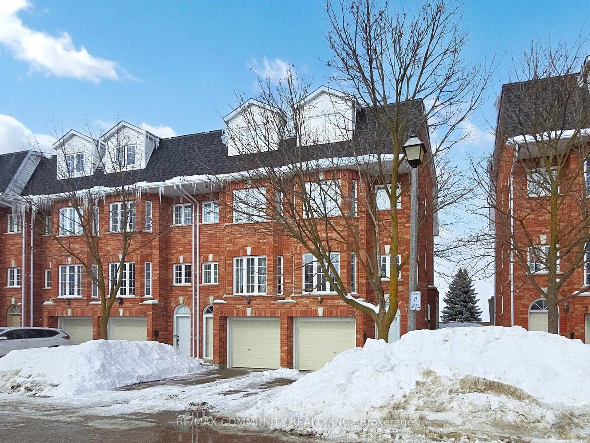 Photo 2 of Unit 15, 27 Bethune Way, Markham, Milliken Mills West — HOMEH