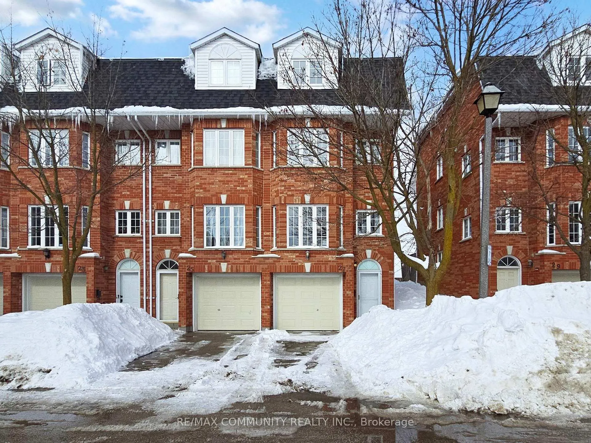 Photo 3 of Unit 15, 27 Bethune Way, Markham, Milliken Mills West — HOMEH