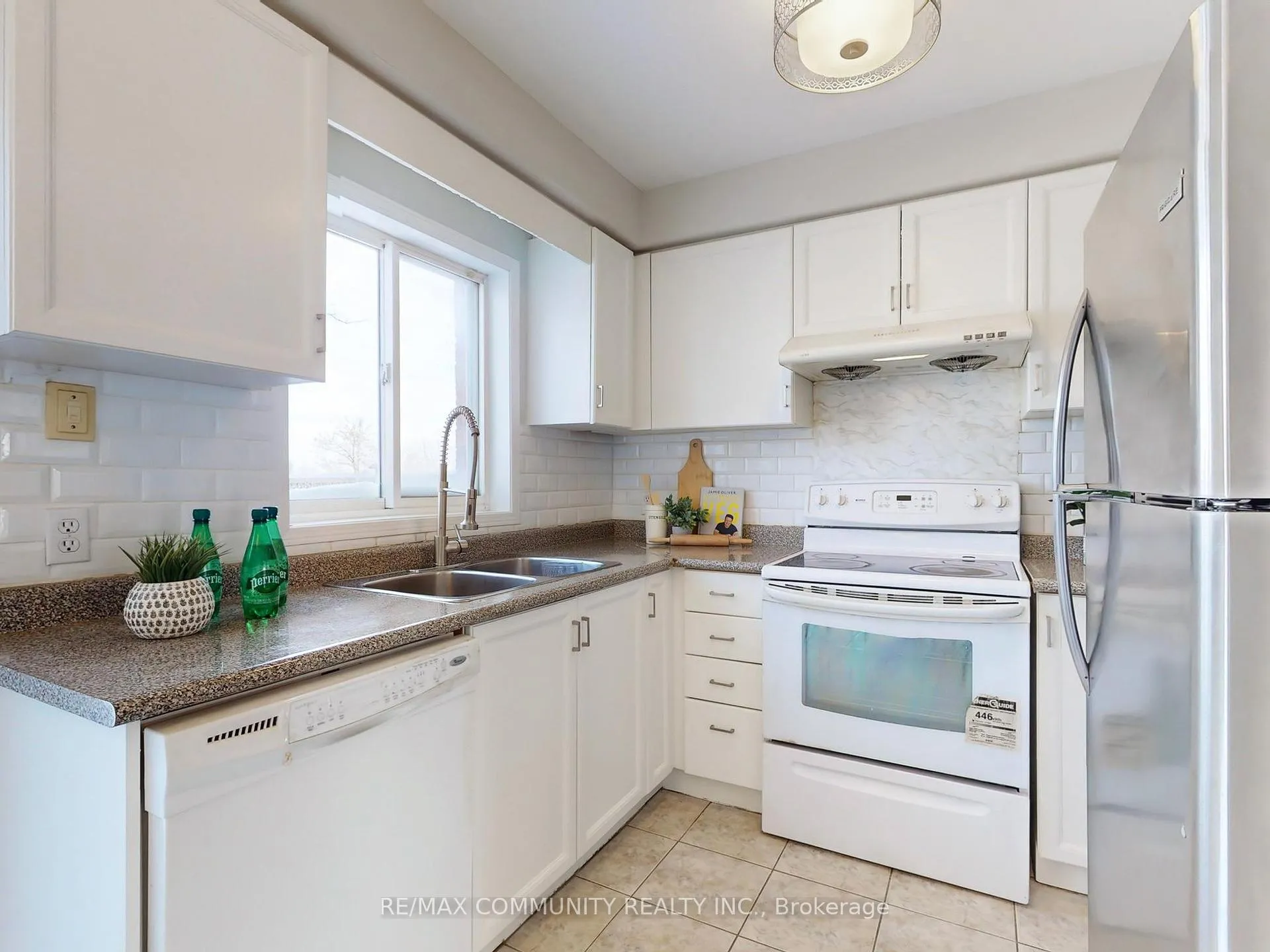 Photo 9 of Unit 15, 27 Bethune Way, Markham, Milliken Mills West — HOMEH