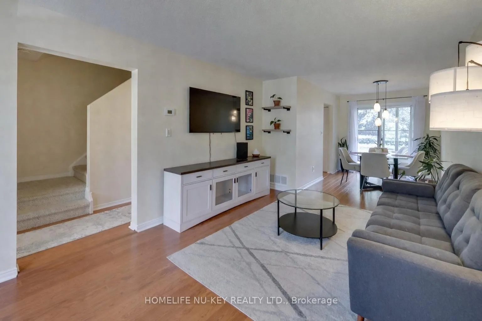 Photo 11 of 219 Cundles Road W, Barrie, Letitia Heights — HOMEH
