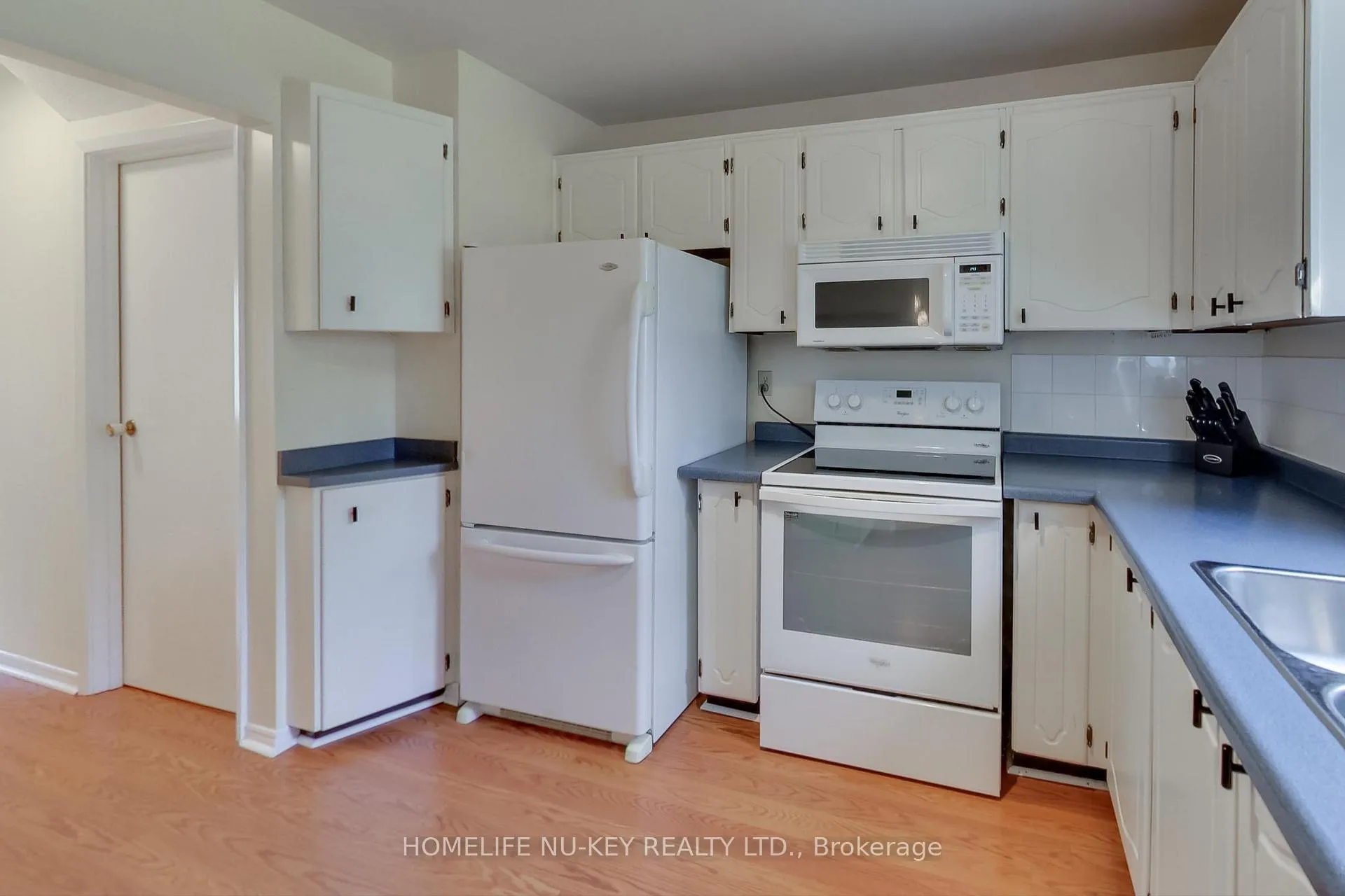 Photo 15 of 219 Cundles Road W, Barrie, Letitia Heights — HOMEH