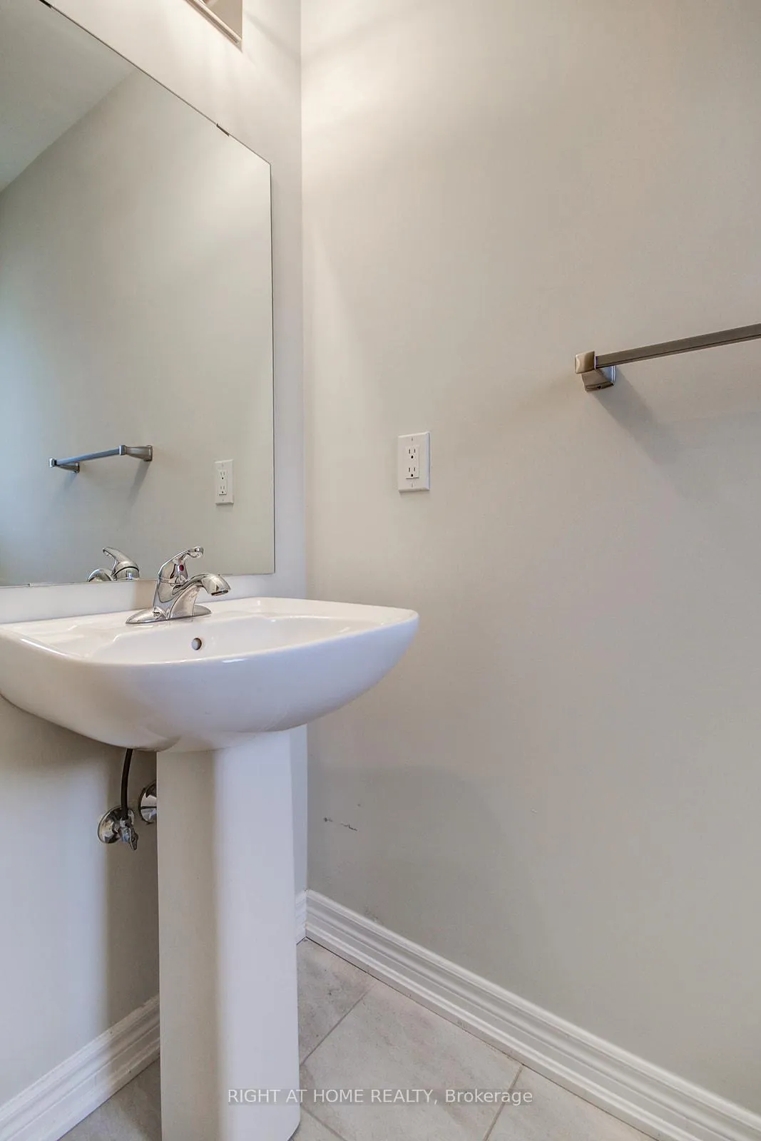 Photo 4 of 57 Genoa Drive, Hamilton, Jerome — HOMEH