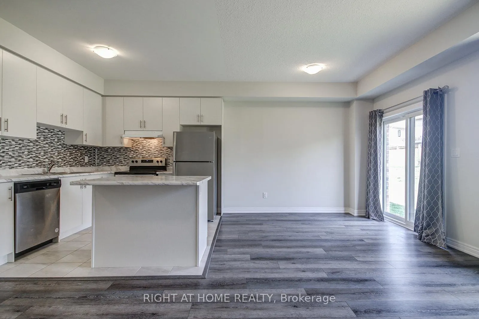Photo 9 of 57 Genoa Drive, Hamilton, Jerome — HOMEH