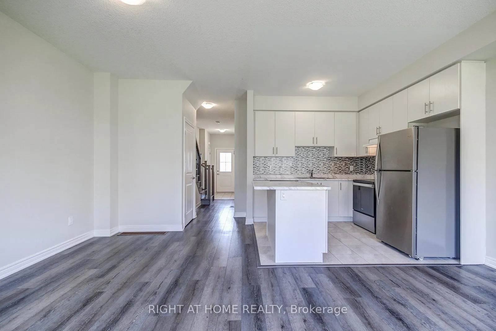 Photo 10 of 57 Genoa Drive, Hamilton, Jerome — HOMEH