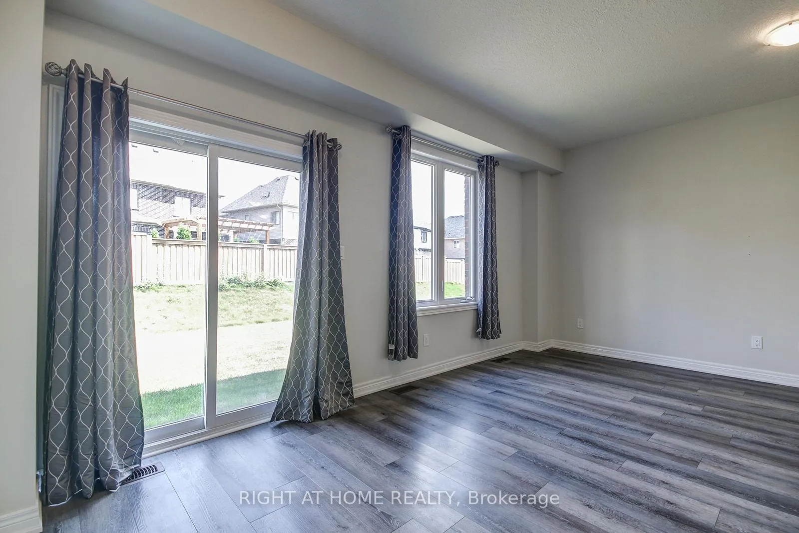 Photo 11 of 57 Genoa Drive, Hamilton, Jerome — HOMEH