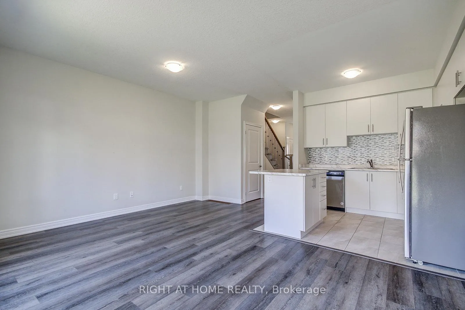 Photo 12 of 57 Genoa Drive, Hamilton, Jerome — HOMEH
