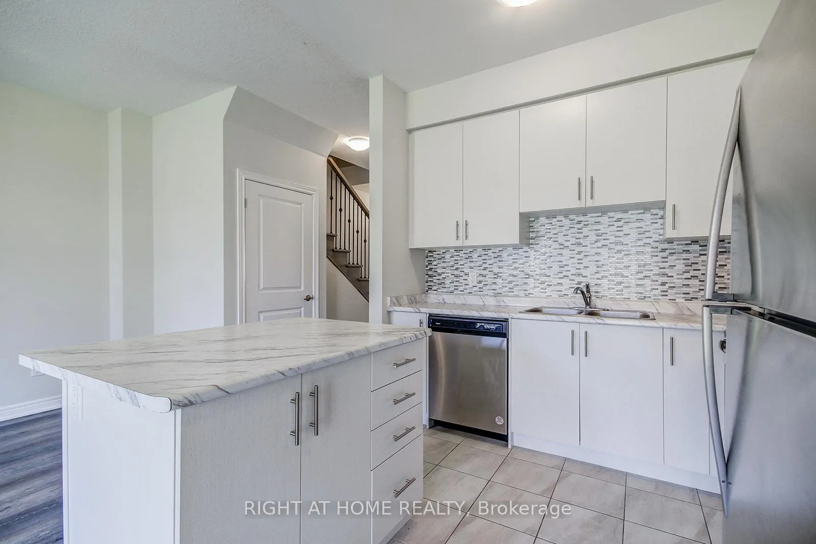 Photo 13 of 57 Genoa Drive, Hamilton, Jerome — HOMEH