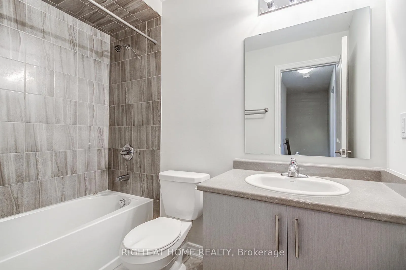 Photo 24 of 57 Genoa Drive, Hamilton, Jerome — HOMEH