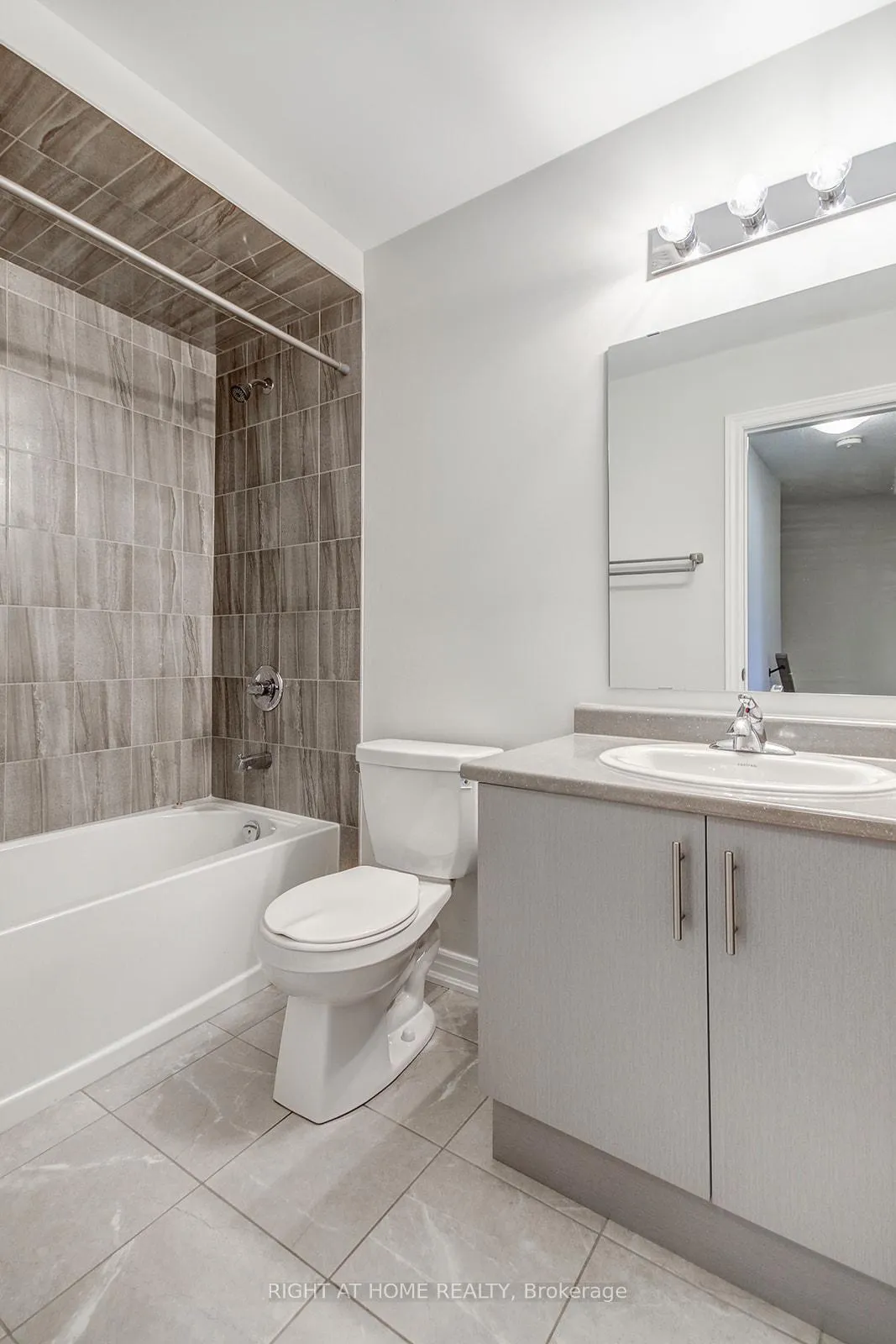 Photo 25 of 57 Genoa Drive, Hamilton, Jerome — HOMEH