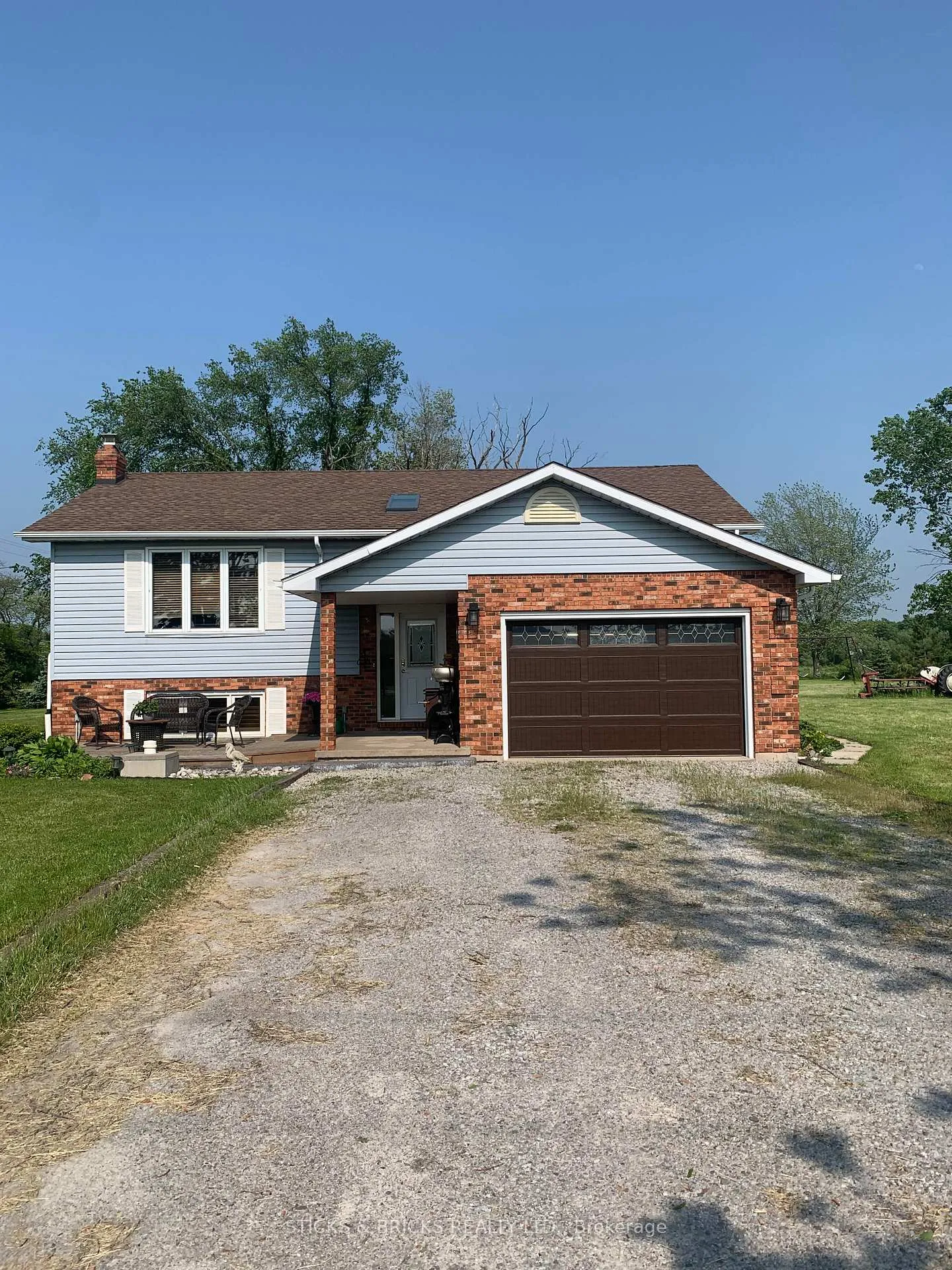 Photo 1 of 994 Moyer Road, Welland, Cooks Mills — HOMEH