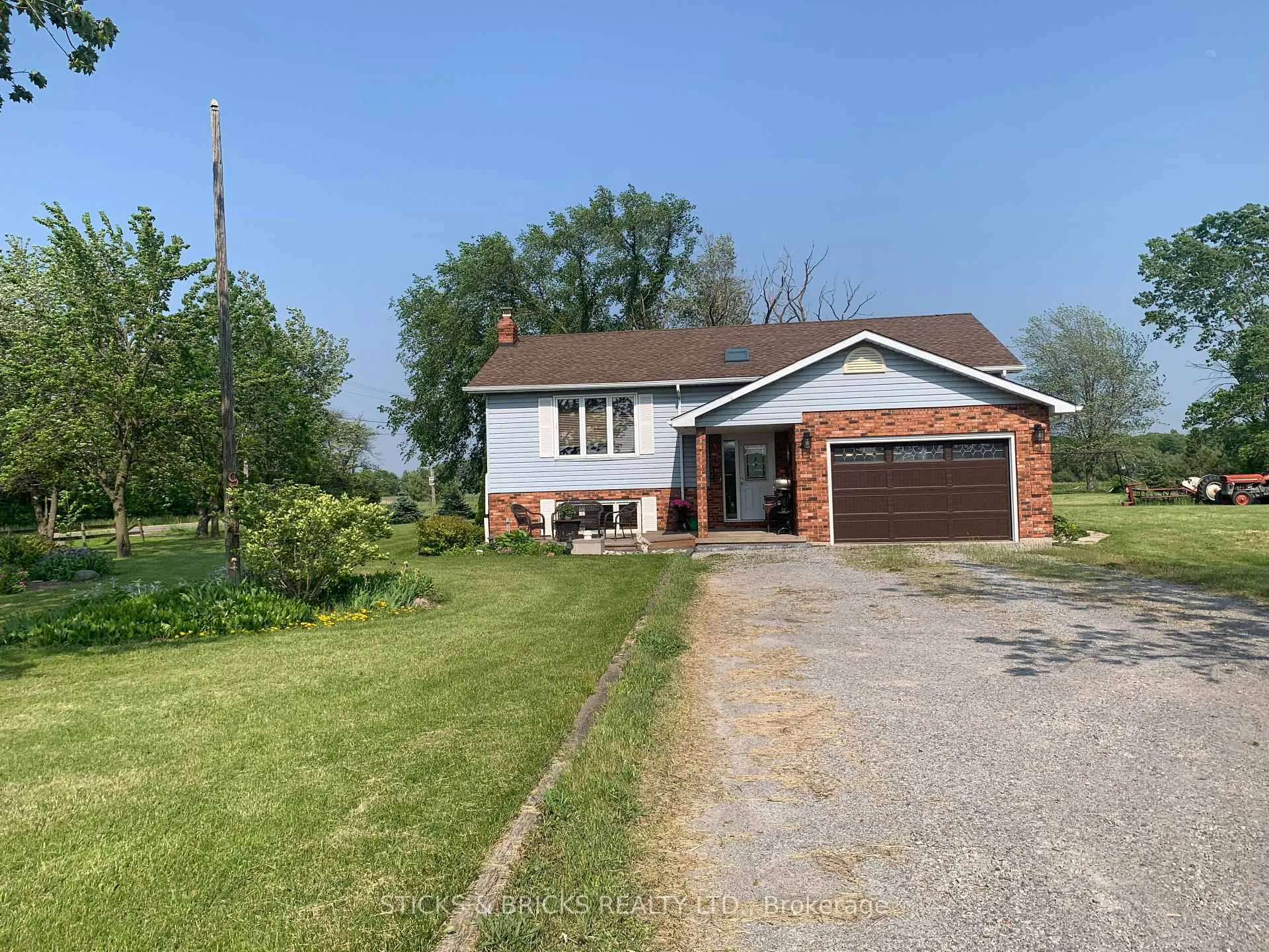 Photo 3 of 994 Moyer Road, Welland, Cooks Mills — HOMEH