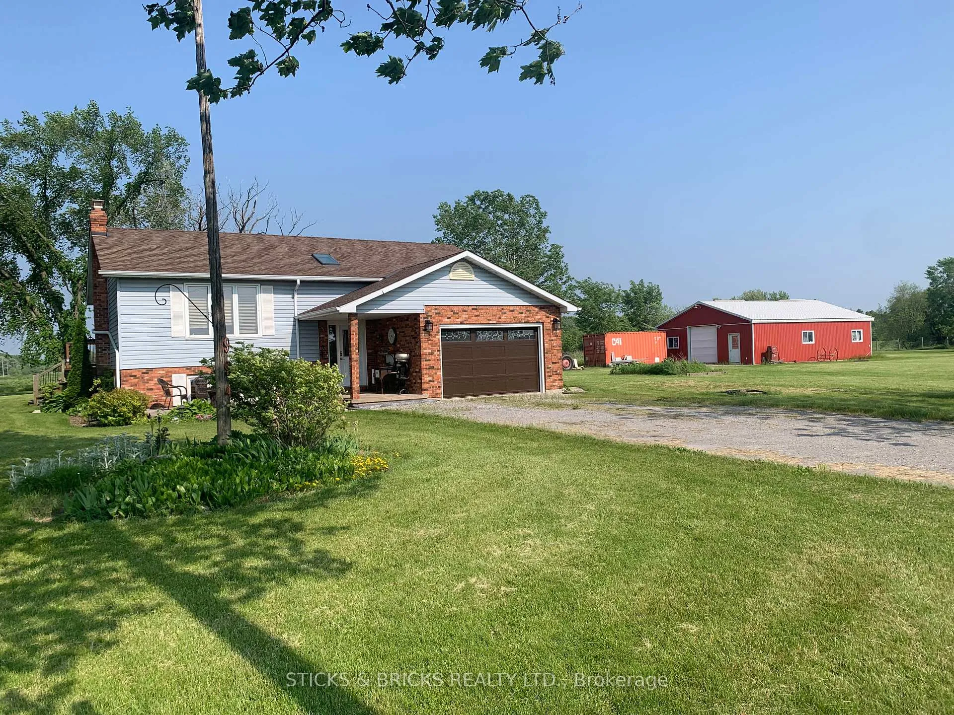 Photo 4 of 994 Moyer Road, Welland, Cooks Mills — HOMEH