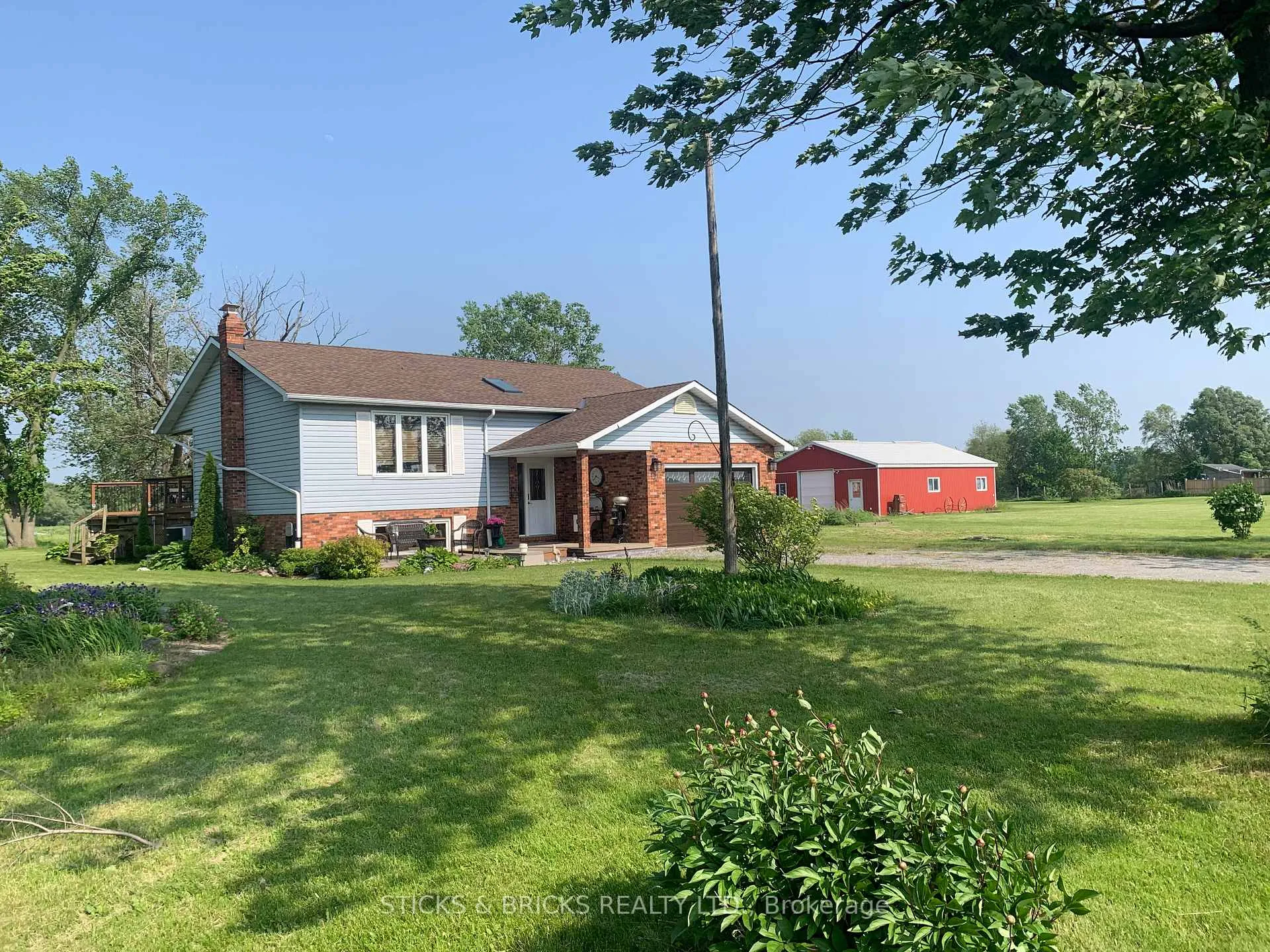 Photo 5 of 994 Moyer Road, Welland, Cooks Mills — HOMEH