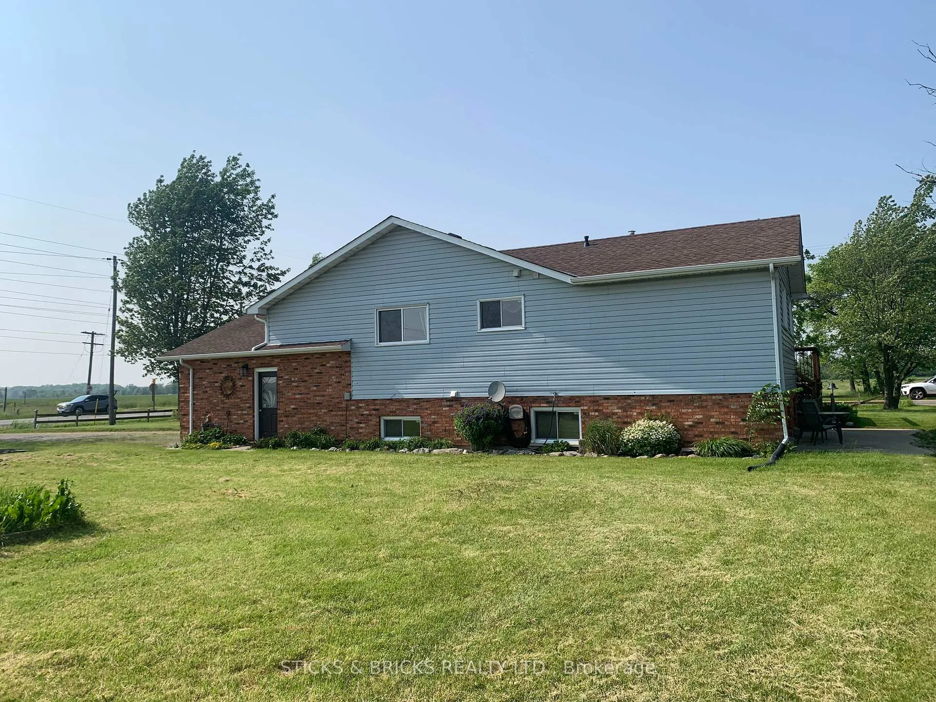 Photo 10 of 994 Moyer Road, Welland, Cooks Mills — HOMEH