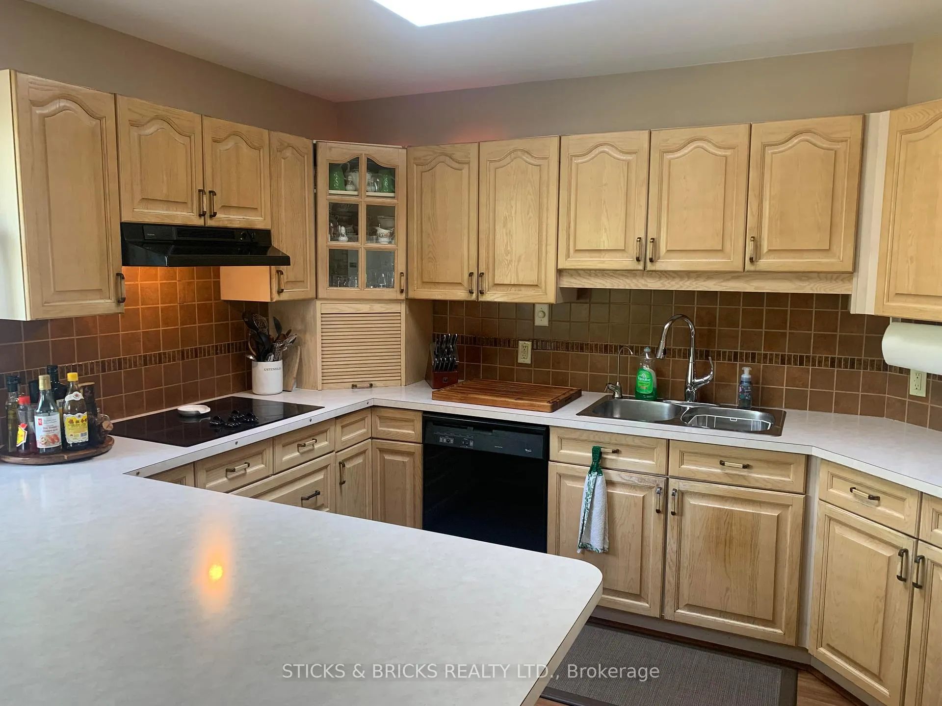 Photo 18 of 994 Moyer Road, Welland, Cooks Mills — HOMEH