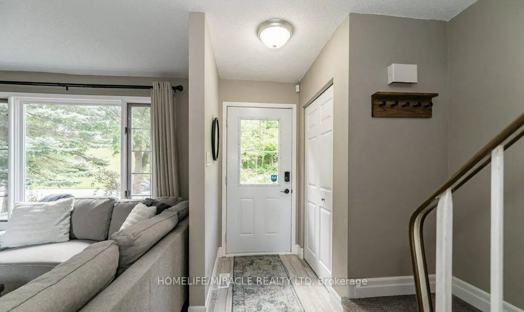 Photo 2 of 159 Old Carriage Drive, Kitchener — HOMEH