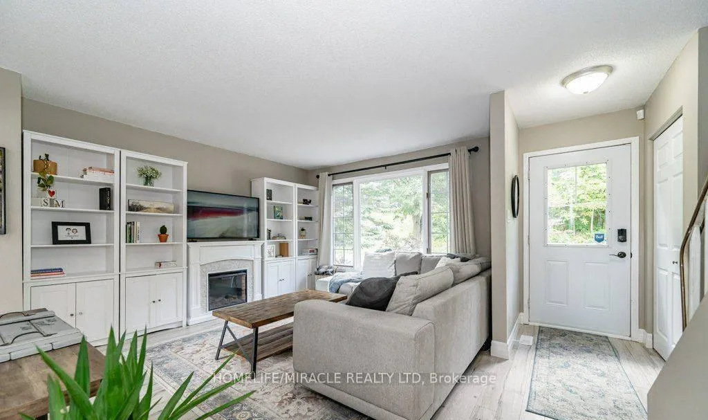 Photo 4 of 159 Old Carriage Drive, Kitchener — HOMEH
